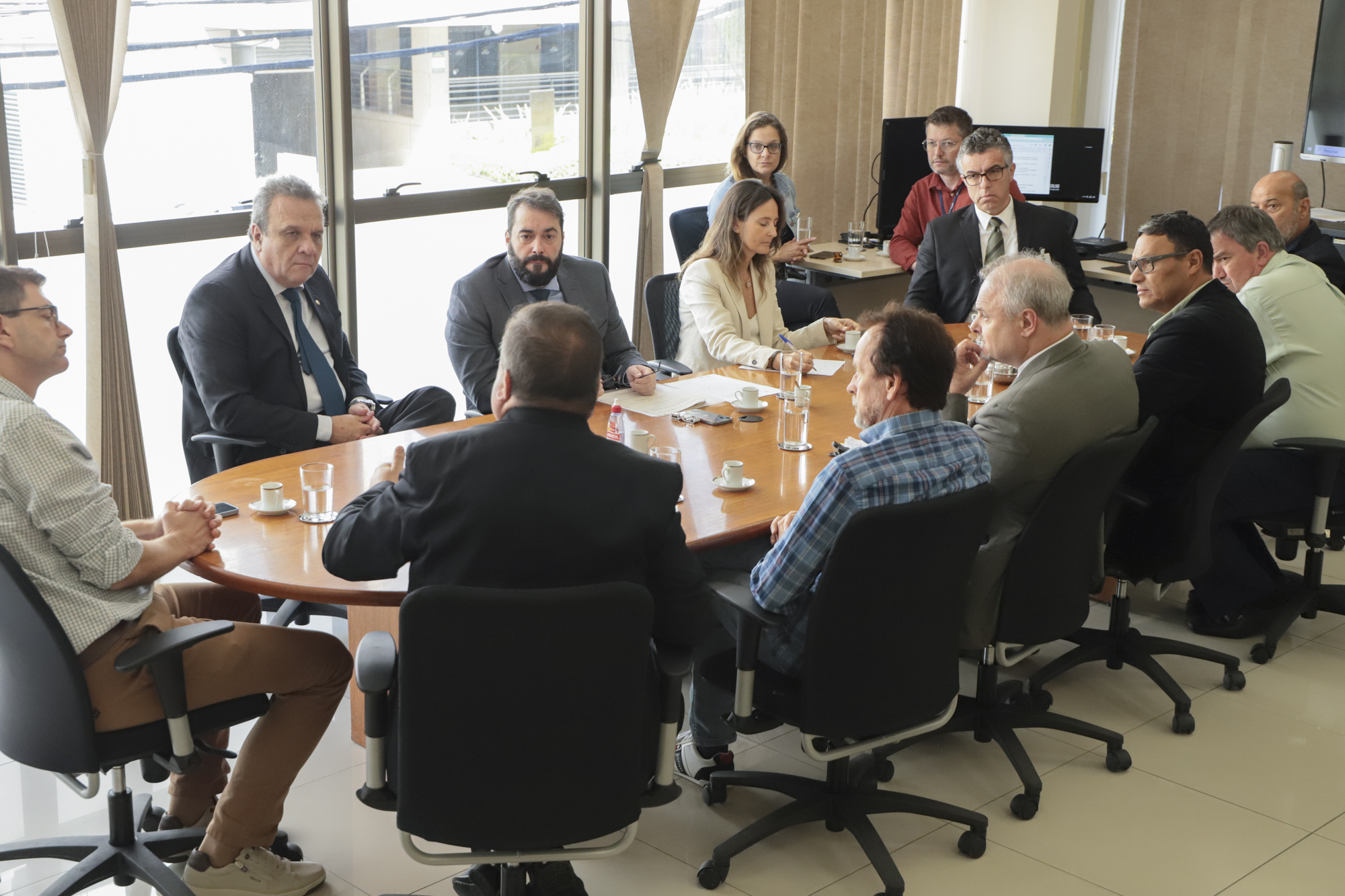 Participantes na mesa de mediação