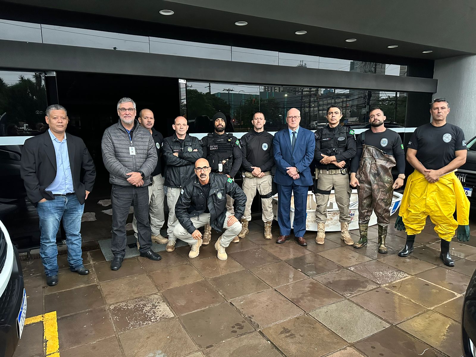 Equipe da Segurança com o presidente Martins Costa no Prédio-Sede