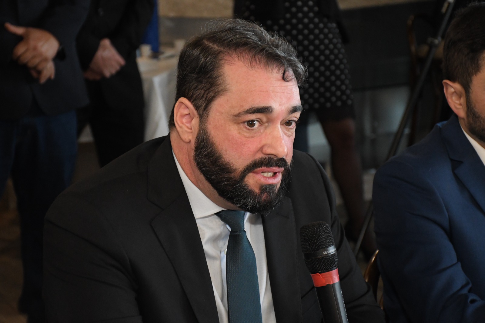 Foto desembargador Alexandre discursando.jfif