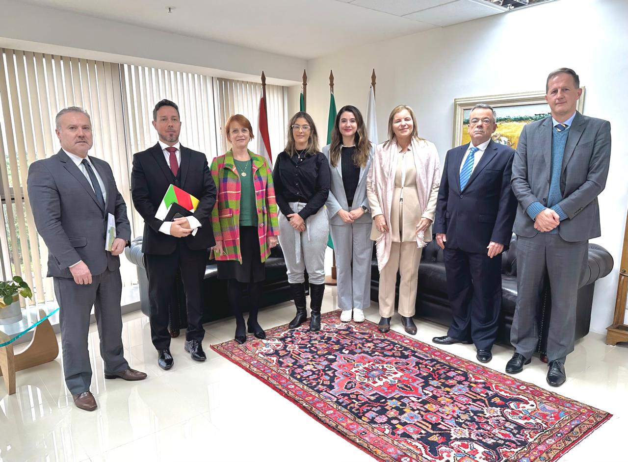 Participantes posam para foto