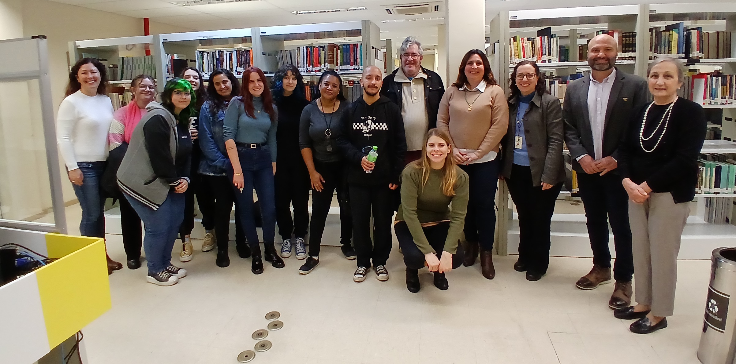 visita_alunos_de_Biblioteconomia_UFRGS[1].jpg