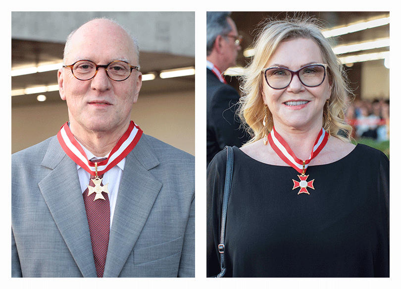 Imagens lado a lado dos desembargadores Martins Costa e Laís com a medalha recebida.