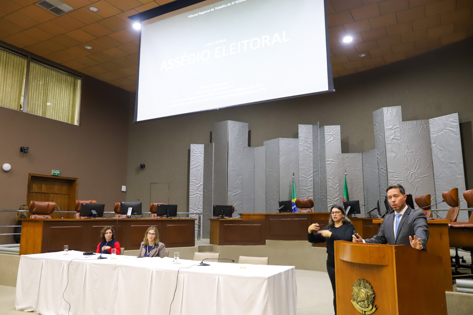 Foto de capa com juiz Rodrigo.jfif