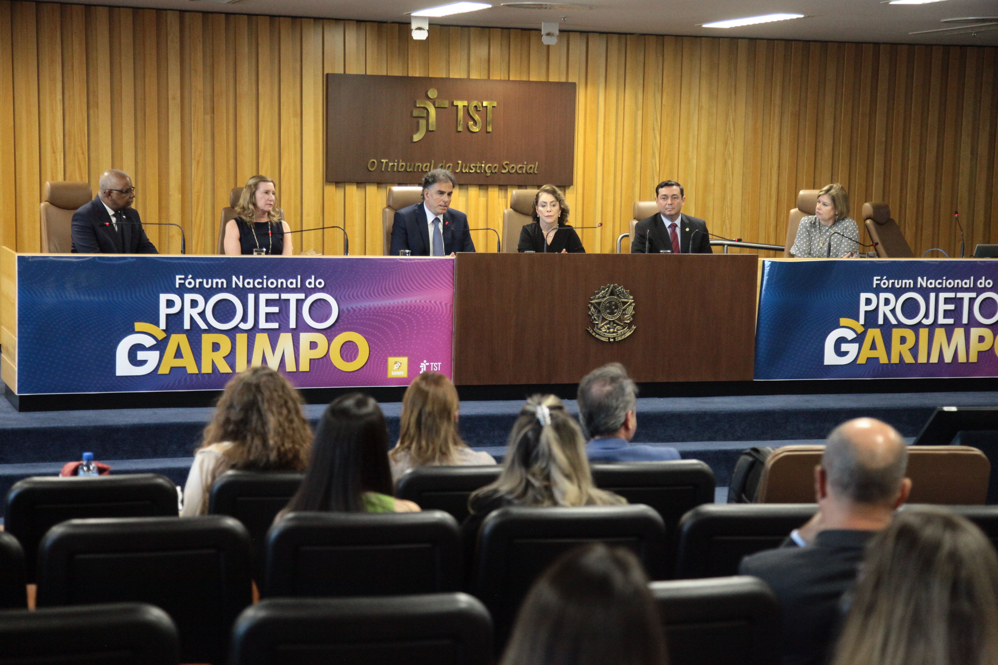 Foto do 1º Fórum Nacional do Projeto Garimpo, no auditório do TST
