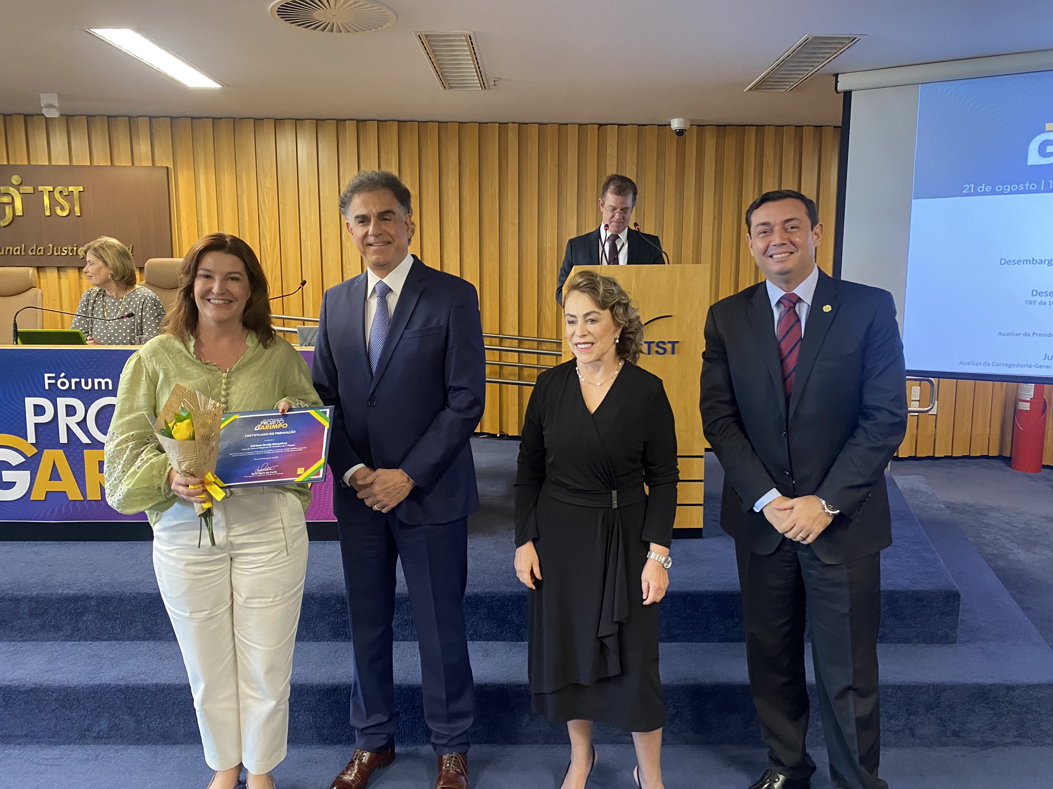 Juíza Adriana Seelig recebeu o certificado do TRT-RS
