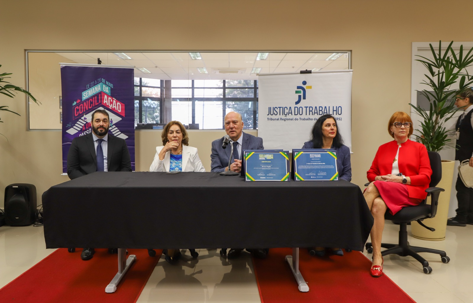 Solenidade de premiação no Cejusc 2º Grau.