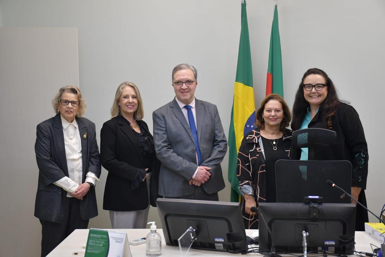 Servidores no Foro de Gramado