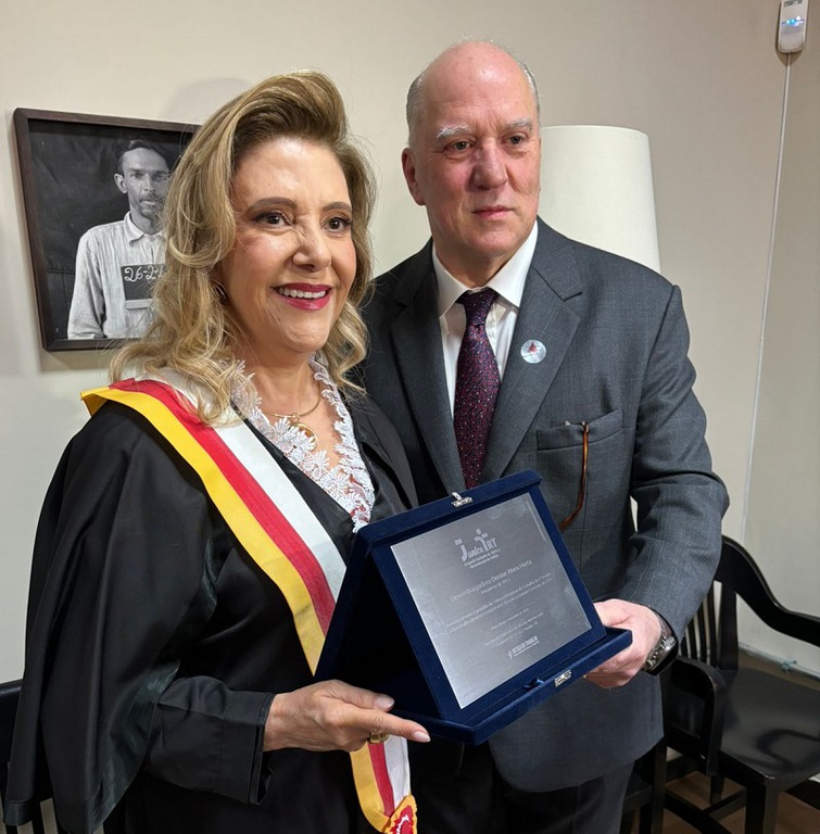 Desa. Denise Horta e Des. Martins Costa