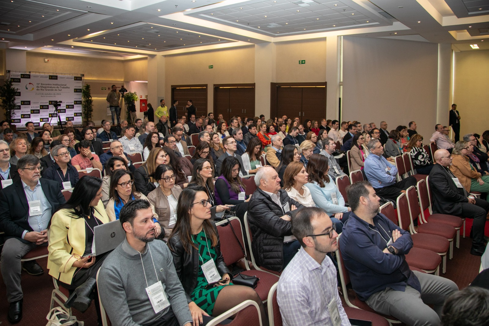 Encontro Institucional (foto dos juízes na plateia)