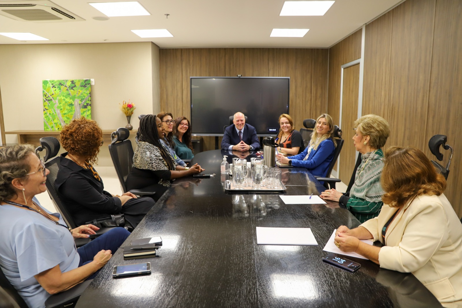 Foto da mesa de reunião projeto pescar.