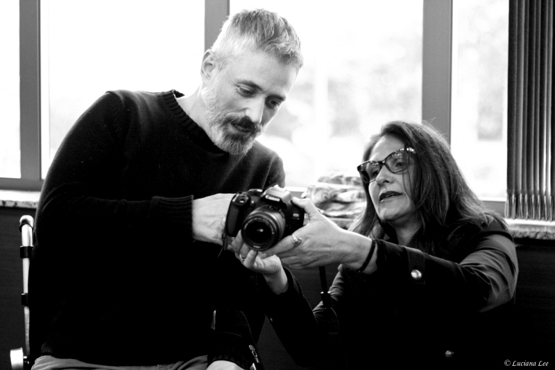 Luciano Mallmann conferindo as fotos da Teresa.