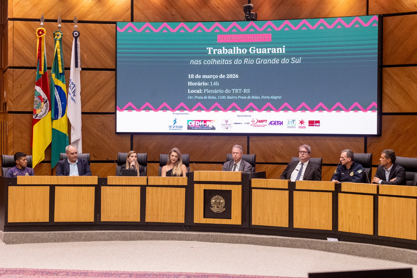 foto da mesa oficial da audiência pública