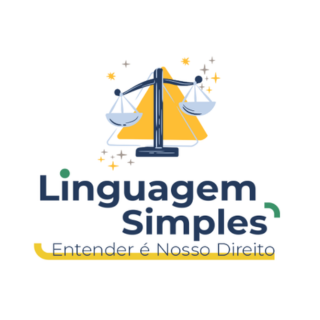 Logotipo com as palavras "Linguagem Simples" e o slogan "Entender é Nosso Direito". Acima, a ilustração de uma balança da justiça sobre um triângulo amarelo, cercada por pequenas estrelas brilhantes.