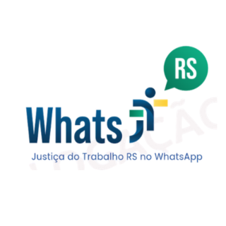 Um logotipo no fundo branco. No centro, o texto azul "Whats" com uma figura estilizada em azul e verde que segura uma caixa amarela. Acima, um balão de diálogo verde com "RS" em branco. Abaixo, o texto "Justiça do Trabalho RS no WhatsApp".